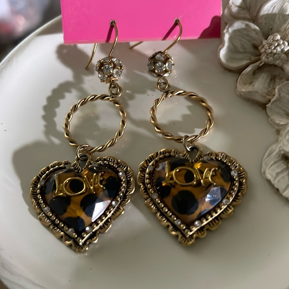 Betsey Johnson heart earrings - Picture 2 of 4